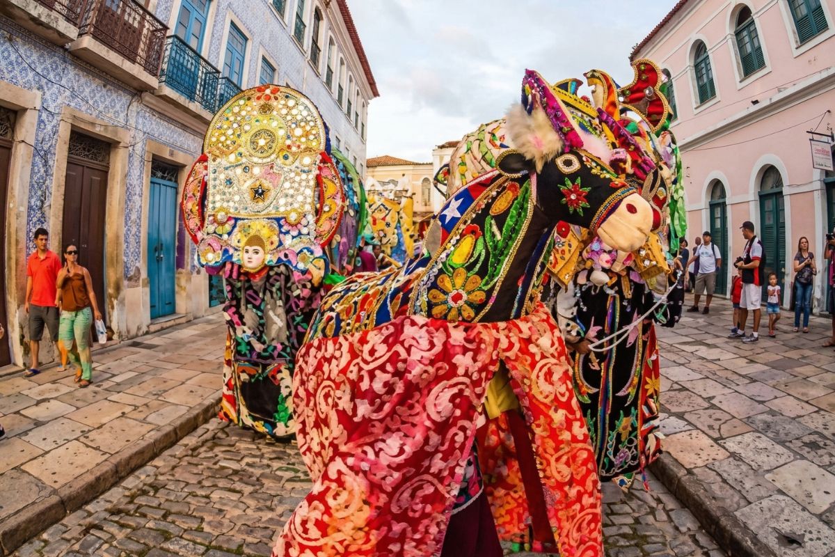 Partiu Bumba Meu Boi em São Luís? Hotel rápido no Pix